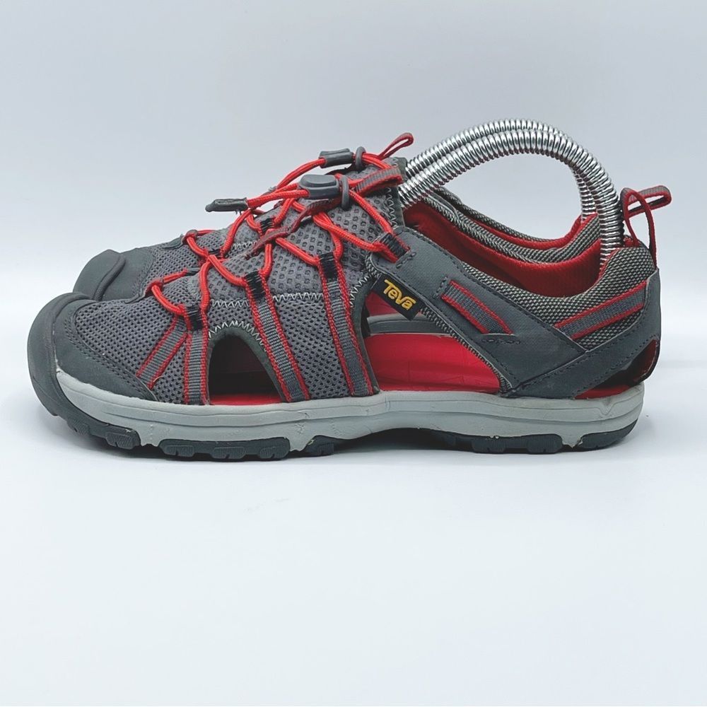 Teva Manatee water safe closed toe hiking sandals in gray red